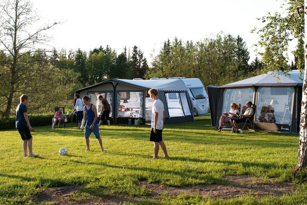 ⛺ Aprire un campeggio - guida, business plan ed AI